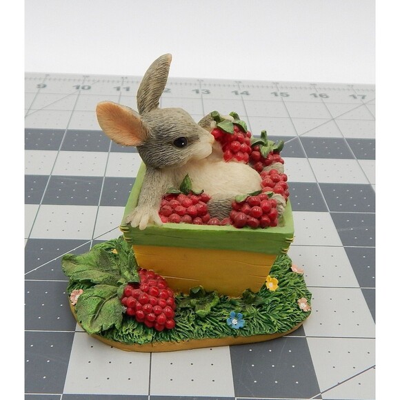 Charming Tails Bunny Figure The Berry Best Rabbit Berries 87/391 Fitz & Floyd - Picture 5 of 9